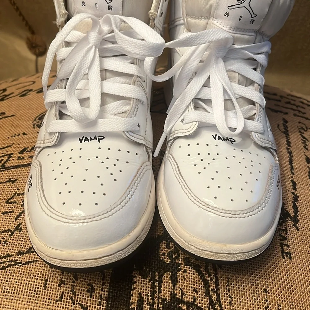 Air Jordan 1 Mid - Picture 7 of 11
